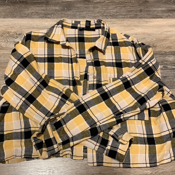 Yellow and Black Cropped Plaid Shirt - Picture 5 of 7